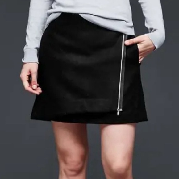 GAP Dresses & Skirts - Gap Asymmetrical Zip Front Black Wool Mini Skirt 14 Nwt